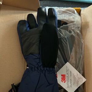 Women's gloves.